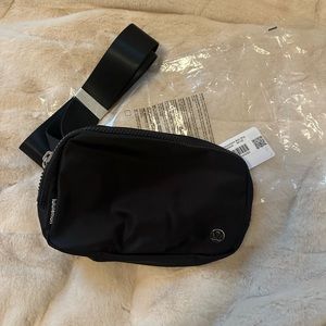 NWT LULULEMON Everywhere Belt Bag in Black